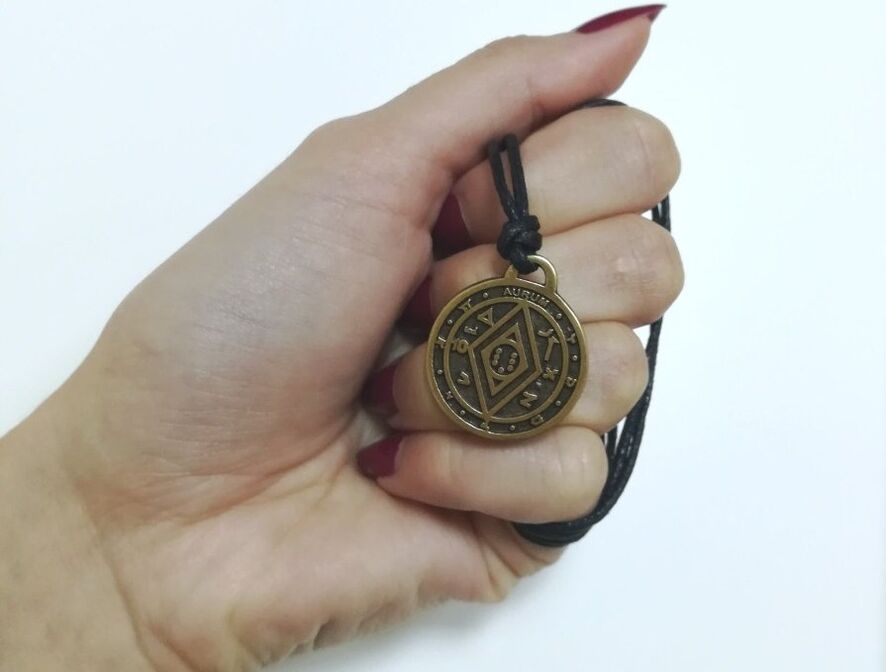 Amulet pendant for success