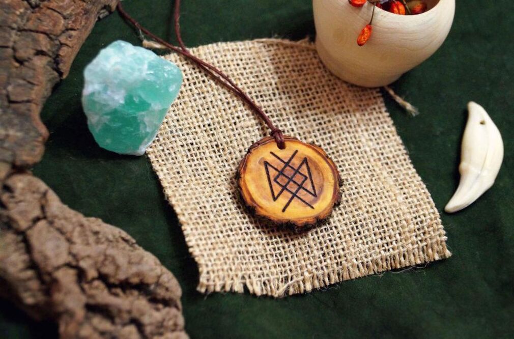 The lucky amulet can be an animal tooth or a piece of wood. 