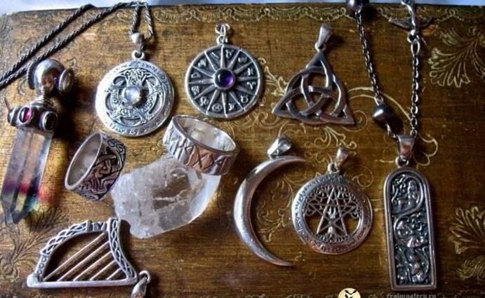 Types of amulets for health and success